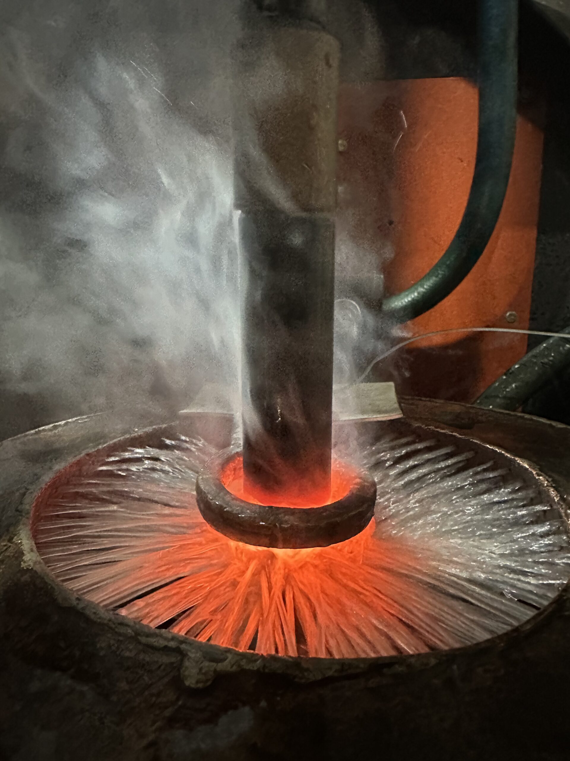 Tempera por indução tratamento térmico de metais Soluções de Engenharia Térmica
